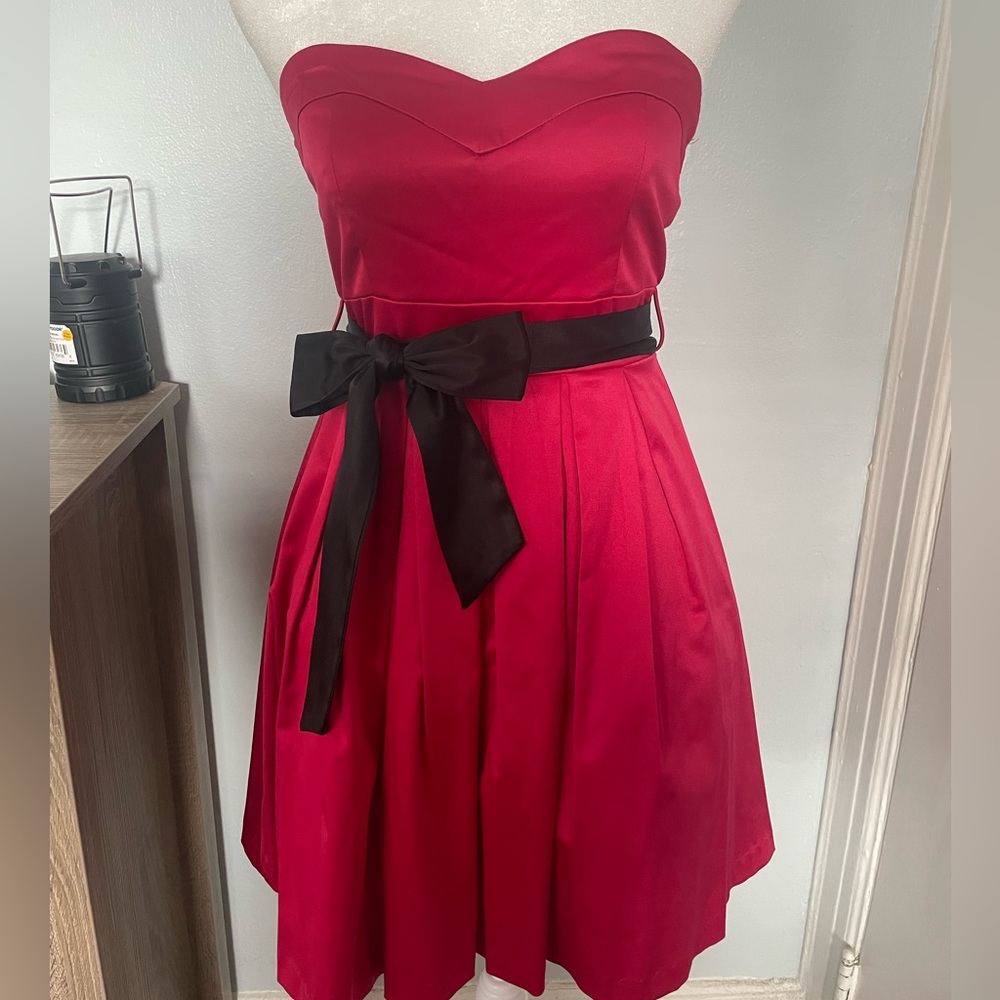 Forever 21 Satin Strapless Sweetheart Dress with Black Bow